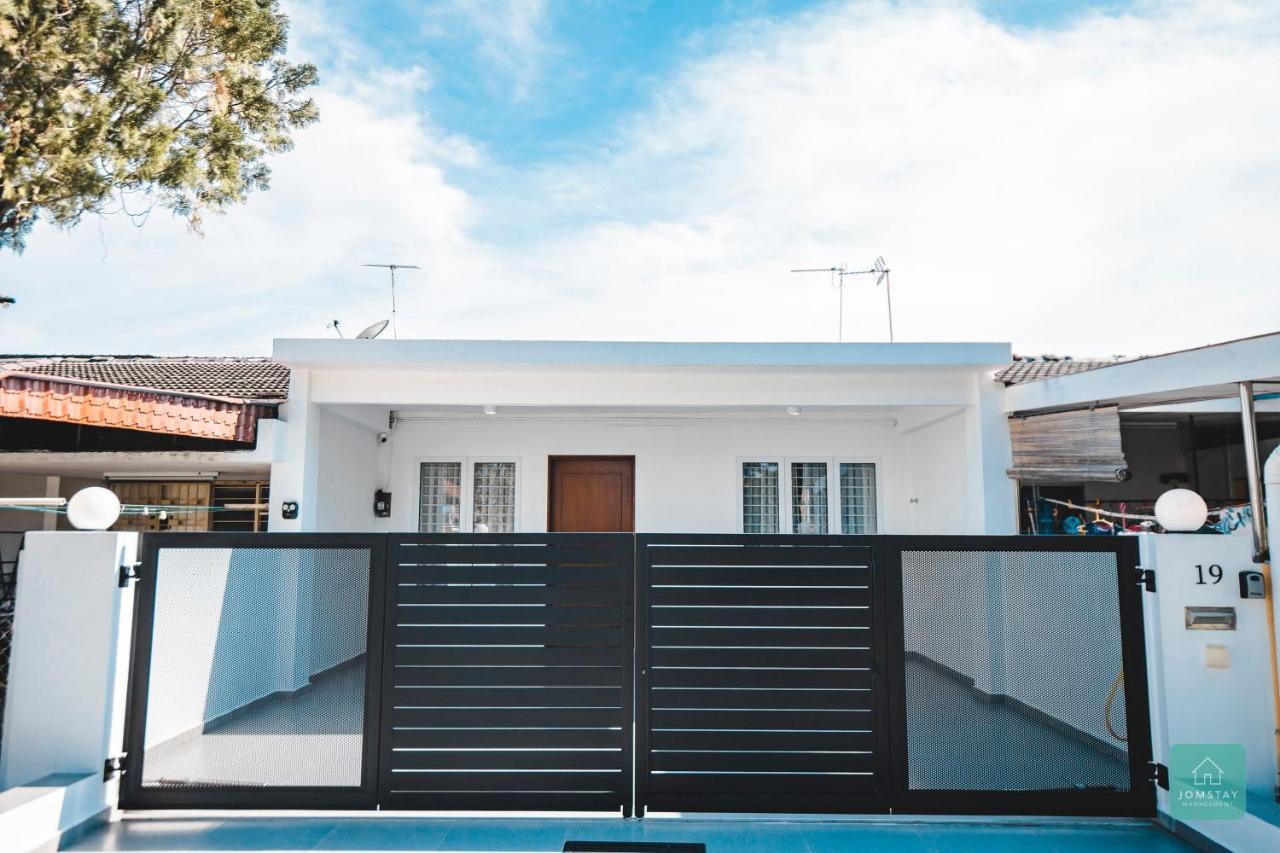 Jomstay Muji 19 & 7 Inn Ipoh Garden 8-10 Pax Екстер'єр фото
