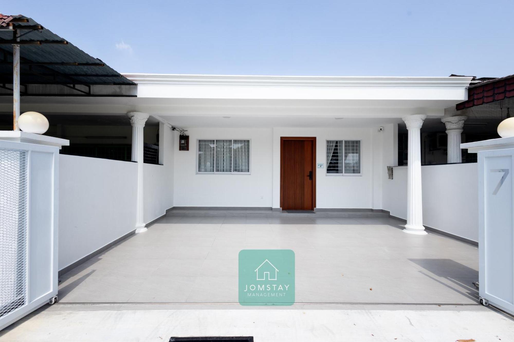 Jomstay Muji 19 & 7 Inn Ipoh Garden 8-10 Pax Екстер'єр фото