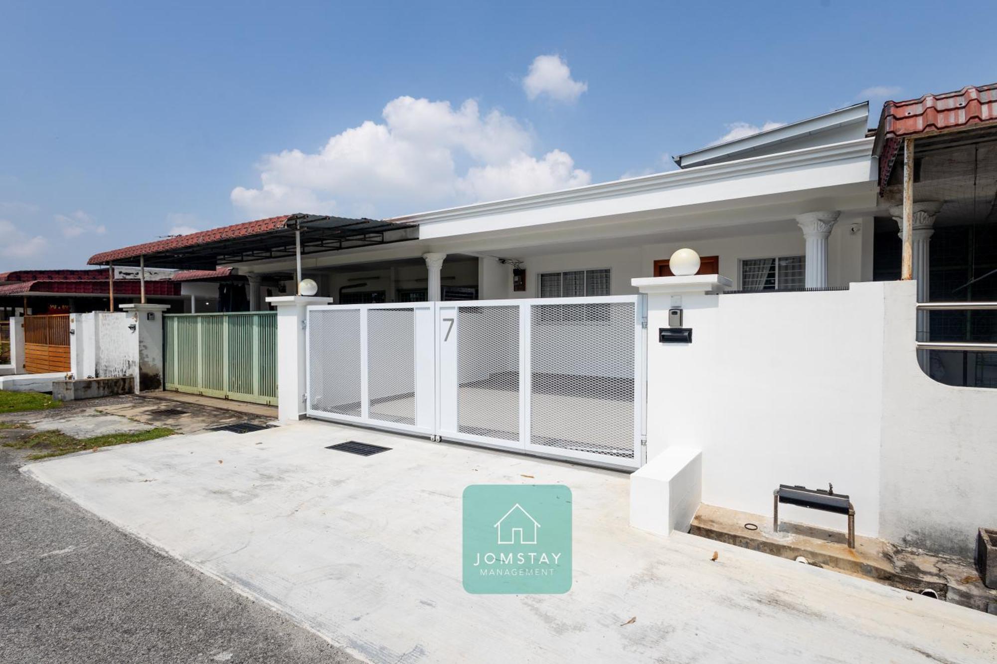 Jomstay Muji 19 & 7 Inn Ipoh Garden 8-10 Pax Екстер'єр фото